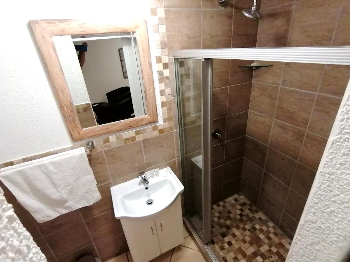 Fourways Bnb ヨハネスブルグ エクステリア 写真