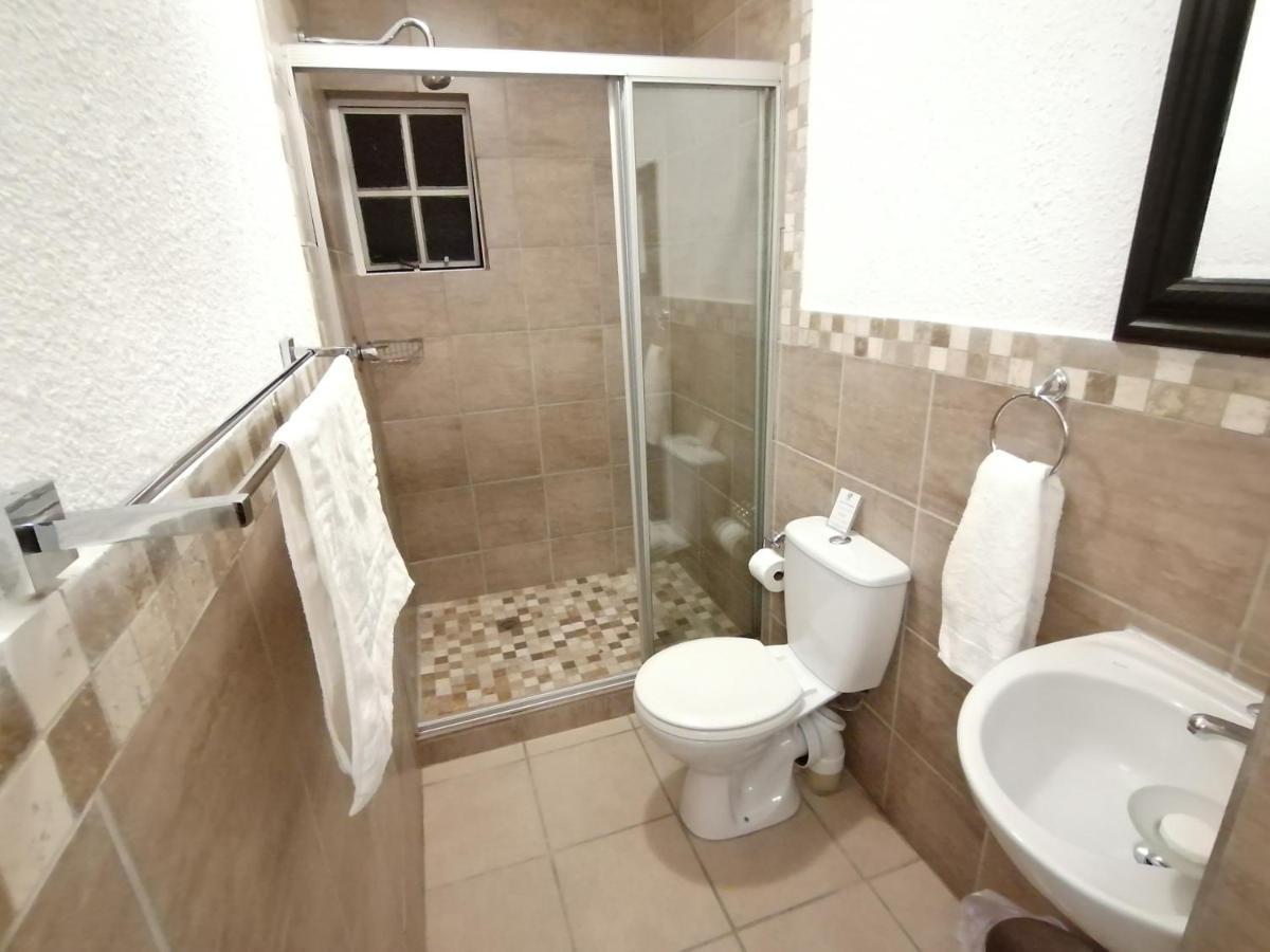 Fourways Bnb ヨハネスブルグ エクステリア 写真